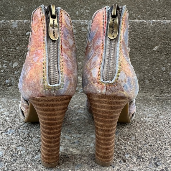 L'Artiste Amora Hand Painted Leather Peep Toe Laser Cut Bronze Sandal - Picture 6 of 10